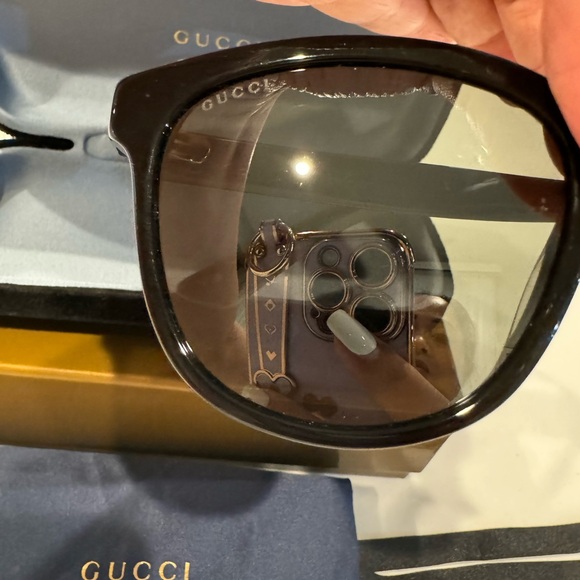 Authentic Gucci sunglasses - Picture 10 of 11